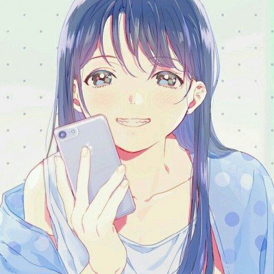 2岁幼童被困车内头发湿透
